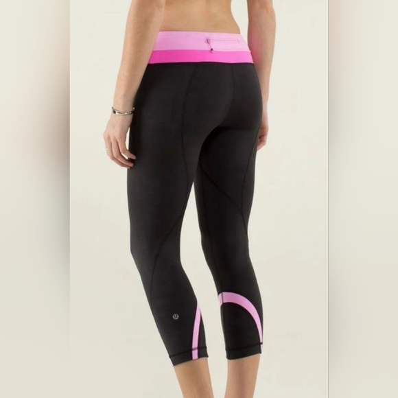 Lululemmon Run Inspire Crop II Black And Paris Pink leggings - Picture 2 of 10